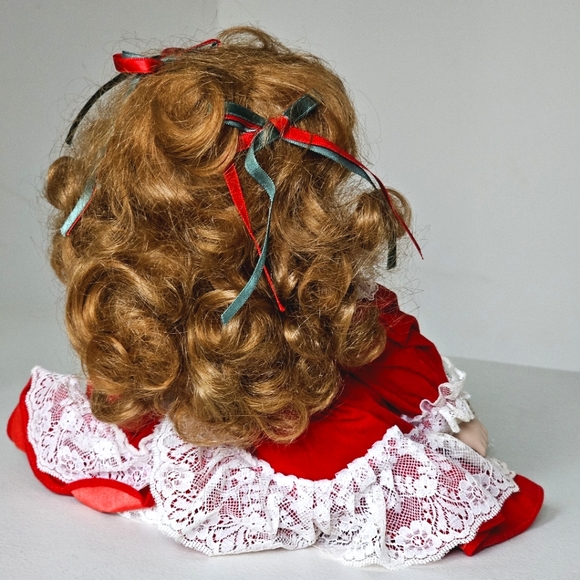 1992 Princess House “Christina” Porcelain Collector Doll Christmas #682 - Picture 4 of 11